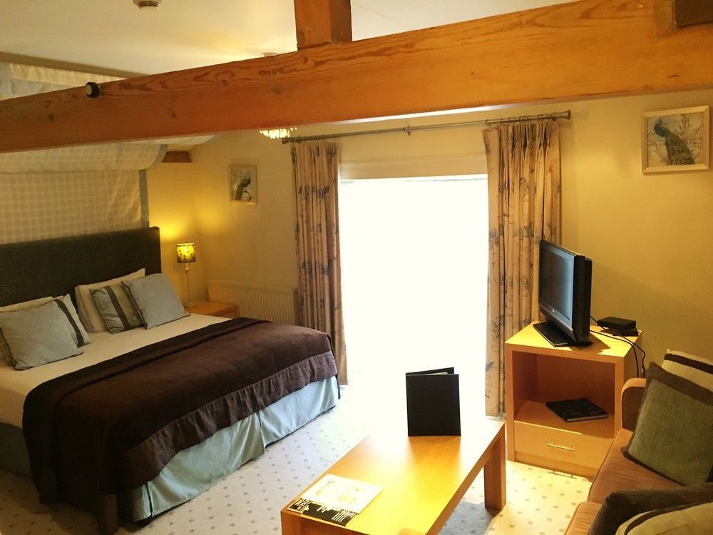 The Highworth Hotel スウィンドン エクステリア 写真