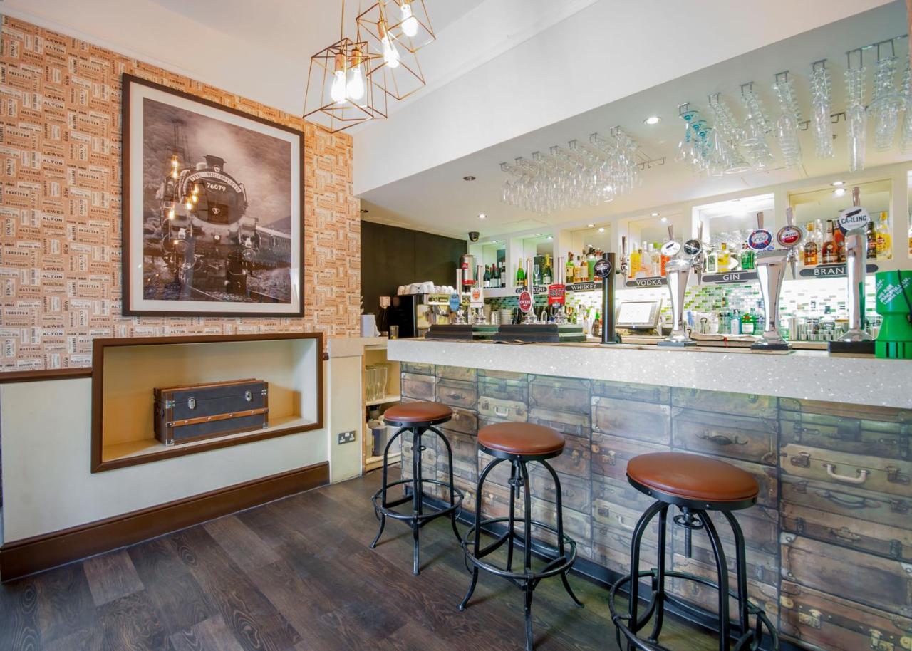 The Highworth Hotel スウィンドン エクステリア 写真