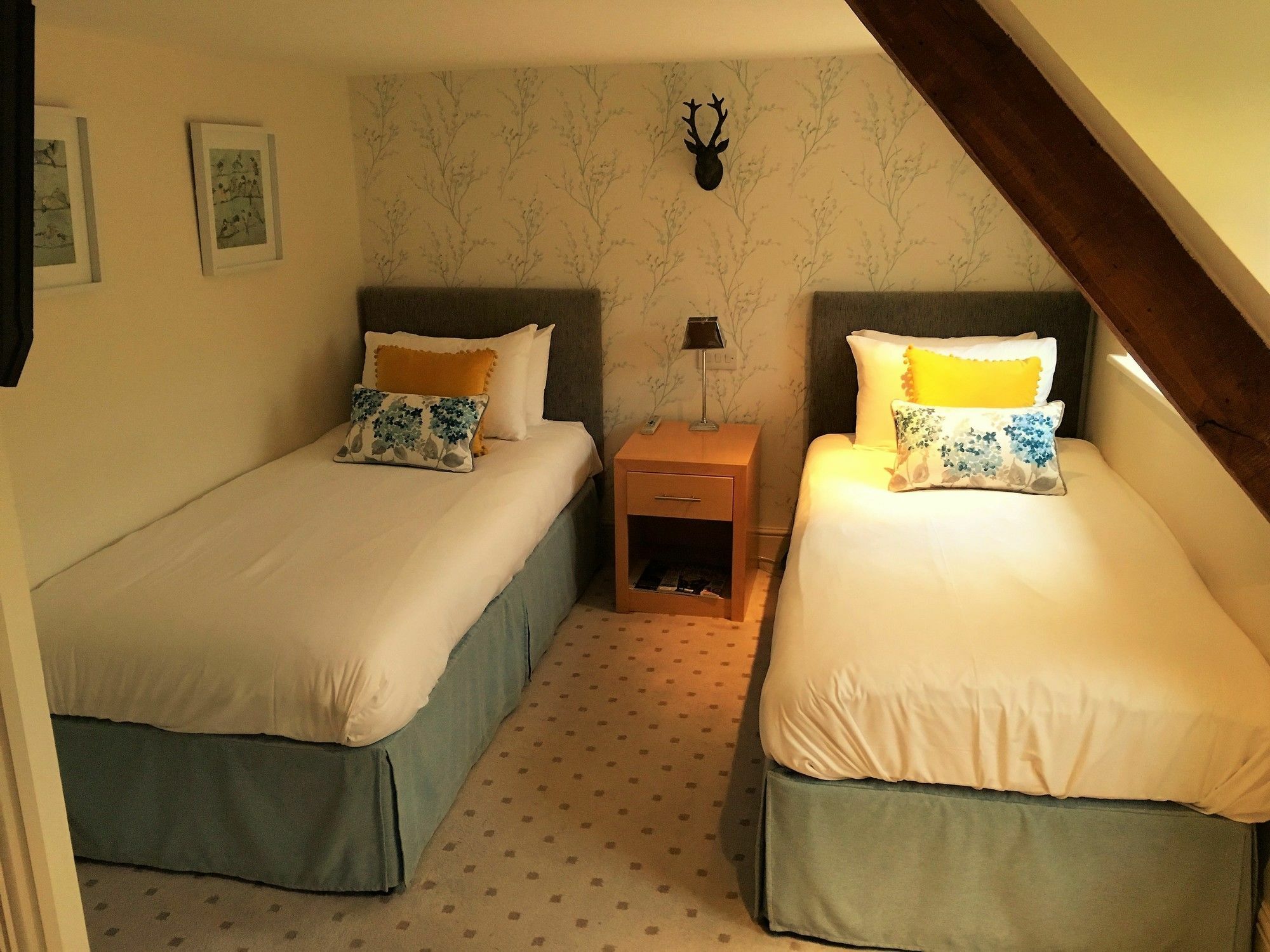 The Highworth Hotel スウィンドン エクステリア 写真